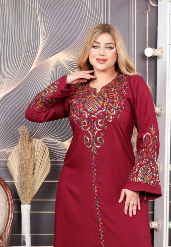 Vestido Abaya em Algodão Egípcio com Bordado Multicolorido e Paetês