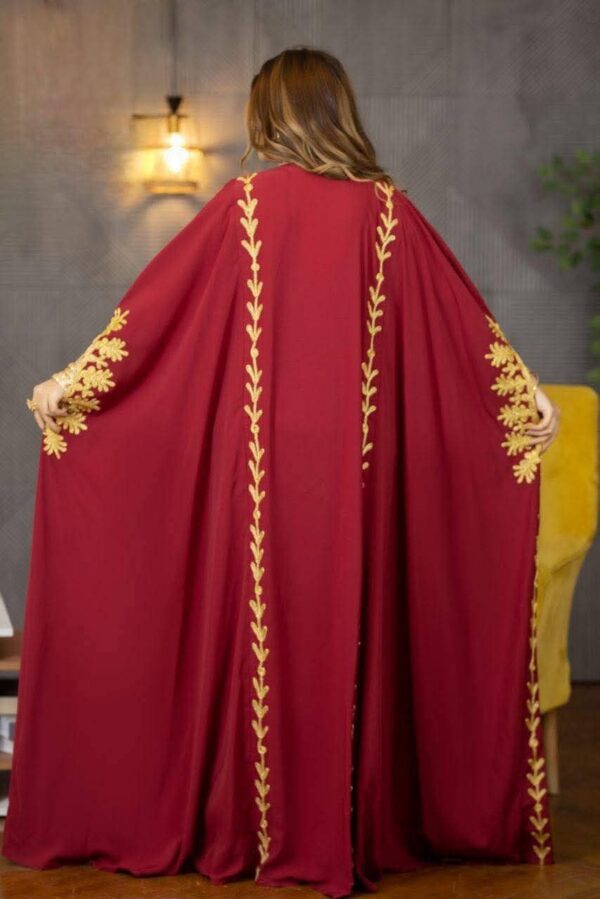 Vestido Abaya com Bordado Geométrico em Linhas Verticais e Cristais