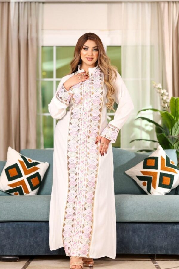 Vestido Abaya em Crepe Egípcio com Bordado Artesanal em Linha e Paetês
