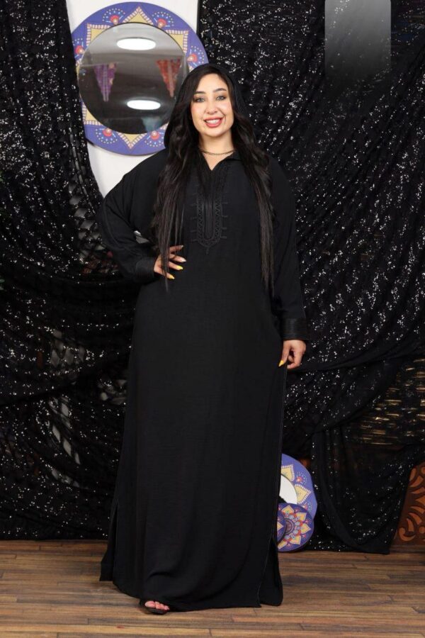 Vestido Abaya em Crepe Egípcio com Bordado Ornamental Clássico