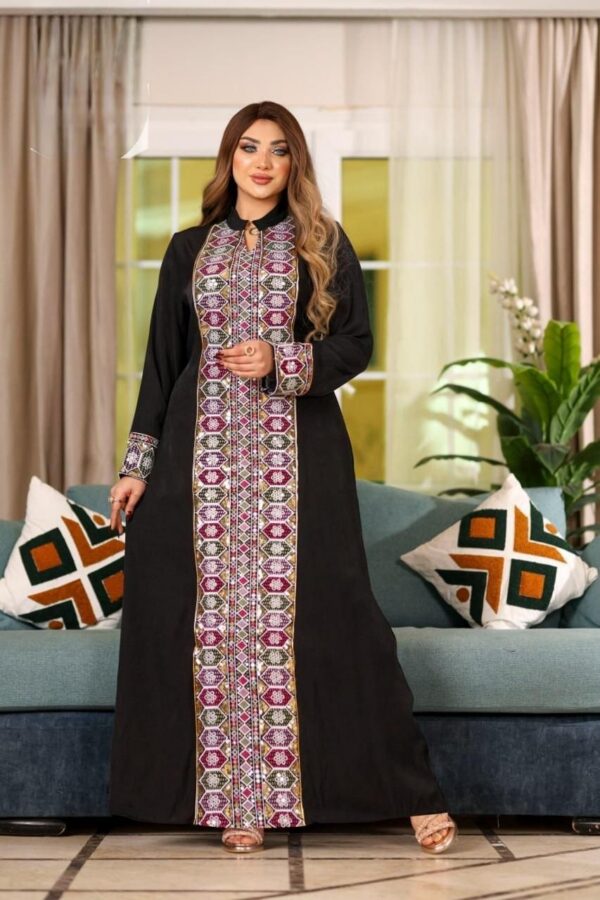 Vestido Abaya em Crepe Egípcio com Bordado Artesanal em Linha e Paetês
