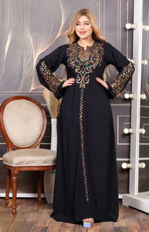 Vestido Abaya em Algodão Egípcio com Bordado Multicolorido e Paetês