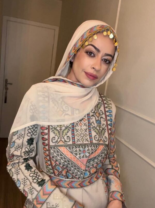 Thobe / Vestido Palestino Tradicional com Bordado Tatreez — Bege e Verde