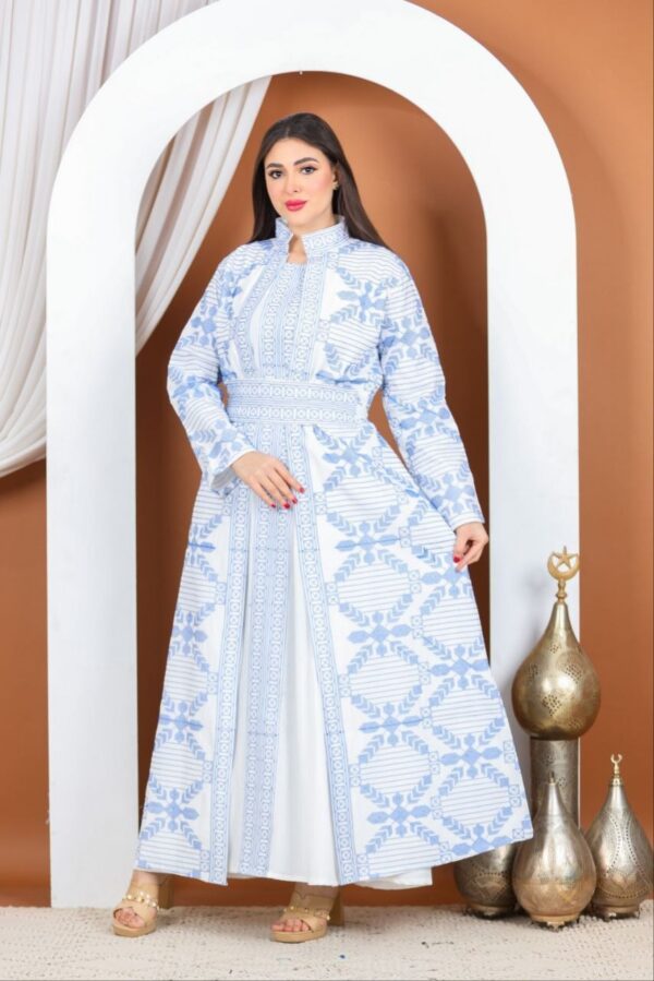 Vestido Abaya em Crepe Saudita com Bordado de Ramificações e Flores