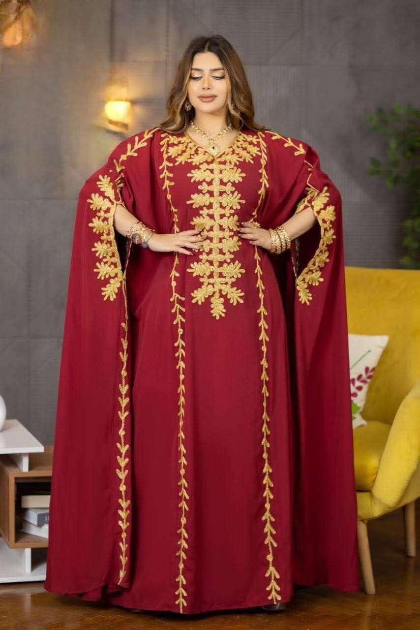 Vestido Abaya com Bordado Geométrico em Linhas Verticais e Cristais